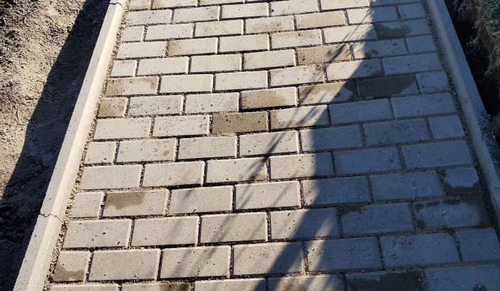 10. fotografia fotogalérie Rekonštrukcia chodníka pri obecnom úrade Stará Bašta