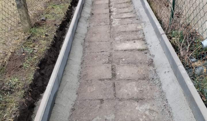 7. fotografia fotogalérie Rekonštrukcia chodníka pri obecnom úrade Stará Bašta