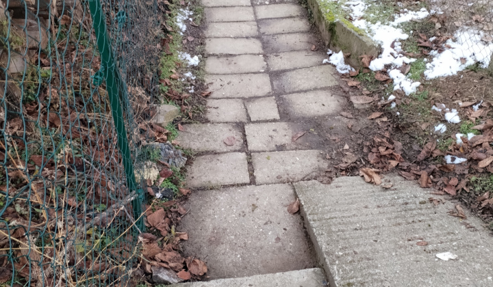 2. fotografia fotogalérie Rekonštrukcia chodníka pri obecnom úrade Stará Bašta