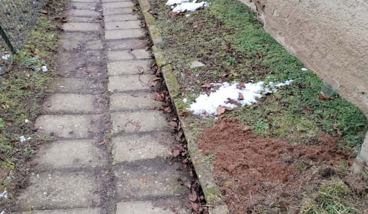 3. fotografia fotogalérie Rekonštrukcia chodníka pri obecnom úrade Stará Bašta