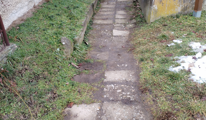 1. fotografia fotogalérie Rekonštrukcia chodníka pri obecnom úrade Stará Bašta